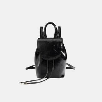 Fashionable and versatile leather backpack
