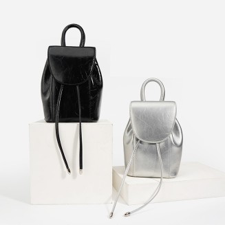 Fashionable and versatile leather backpack