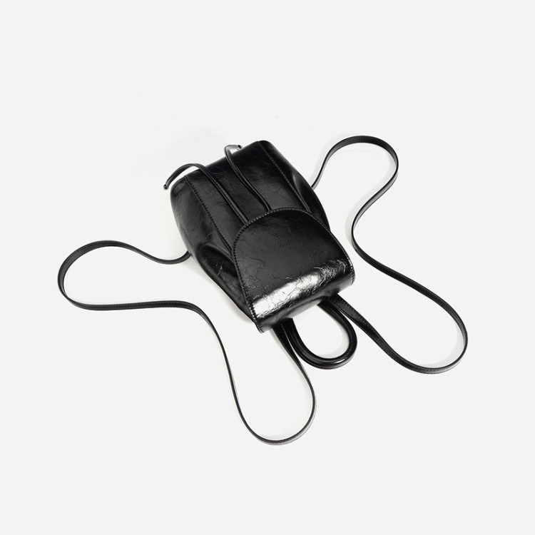 Fashionable and versatile leather backpack