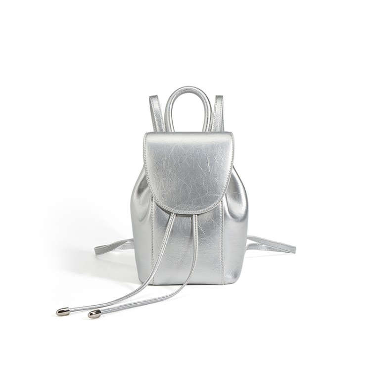 Fashionable and versatile leather backpack
