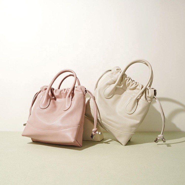 Fashionable simple pleated women's handbag