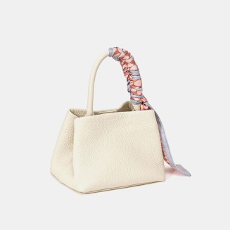 Women's leather handbag in pebbled design