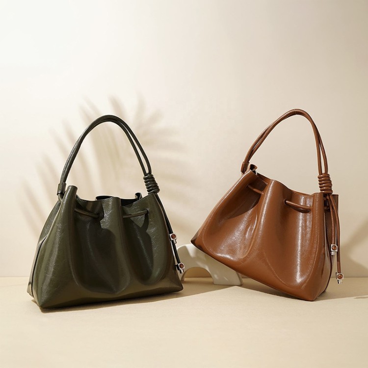 High-end smooth patent leather women's handbag