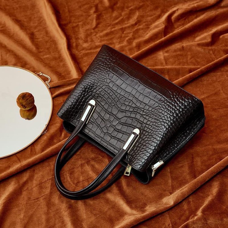 Luxurious crocodile pattern leather women's casual bag