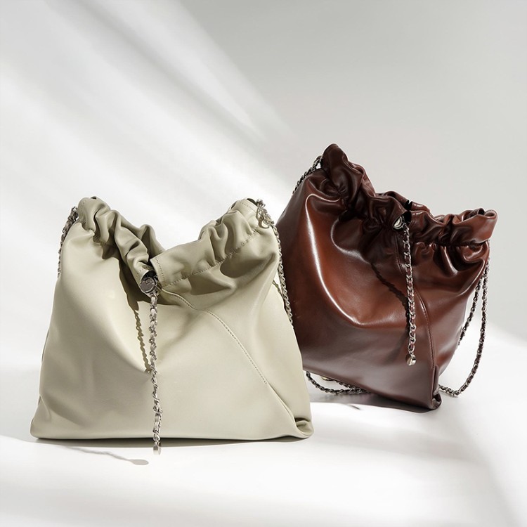 Classic chain pleated leather women's shoulder bag